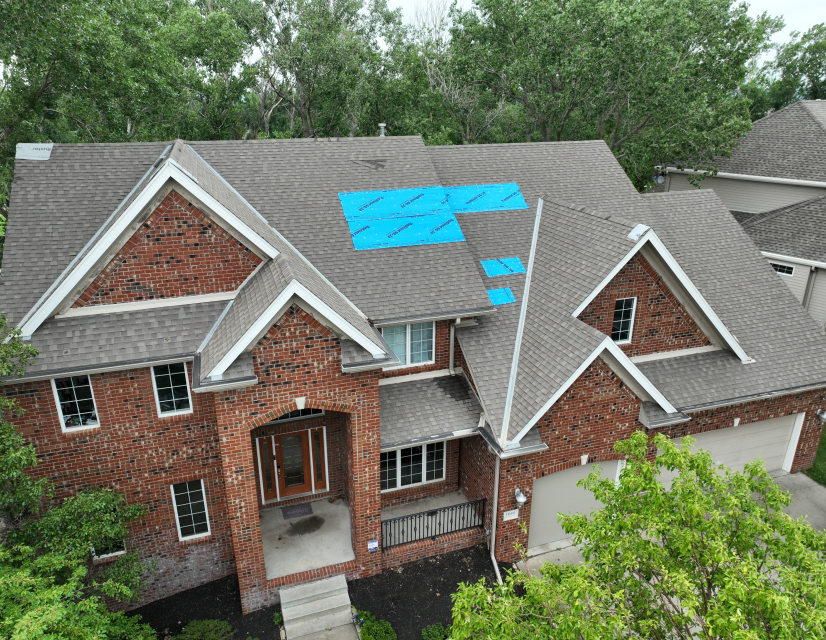 Roof with tarp.
